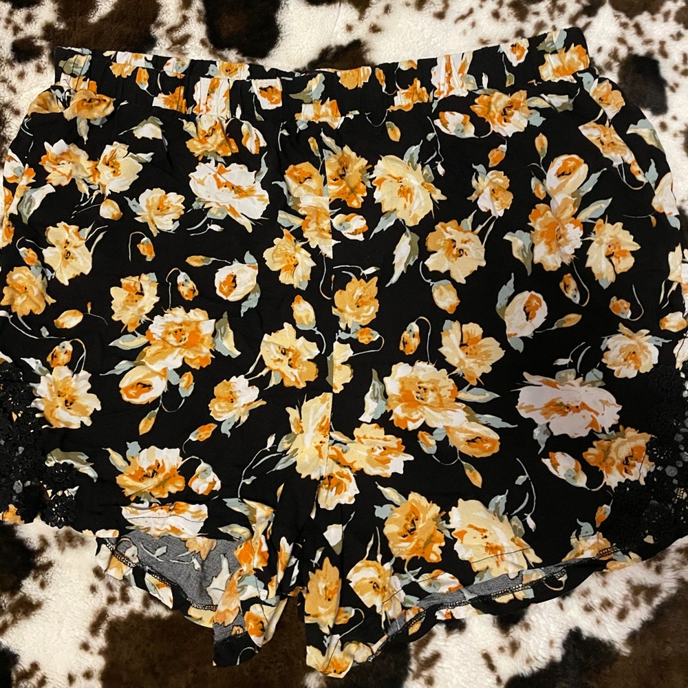Boy Meets girl sunflower shorts with lace trim 1x